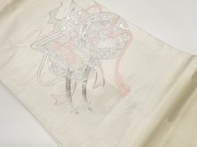 銀駒刺繍御所車に椿・楓・組紐模様名古屋帯